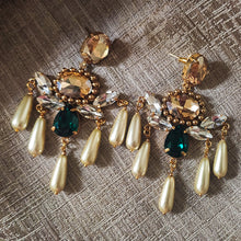 Load image into Gallery viewer, Pearl Luxe Petal Earrings
